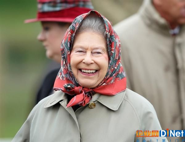 英国女王招募Twitter运营：年薪26万元住皇宫