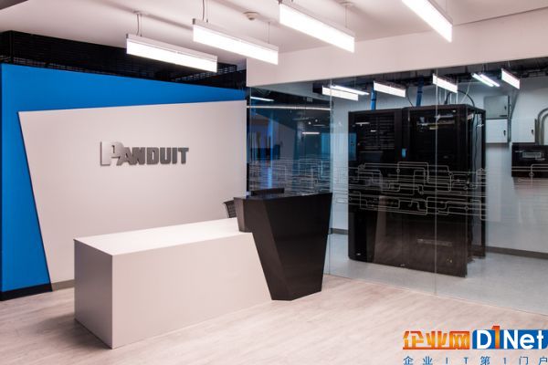 美国泛达公司(Panduit),是著名的通信和综合布线产品生产商之一,在美国已享有40多年盛名,产品以高质量、高性能享誉国际。我们来看看他们位于墨西哥城的数据中心办公室。
