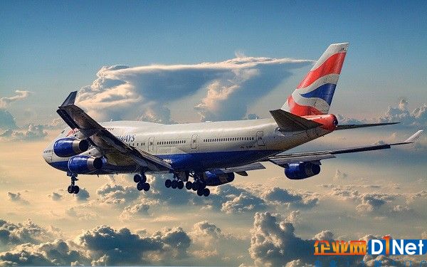British_Airways_Boeing_747-400_leaving_town.jpg