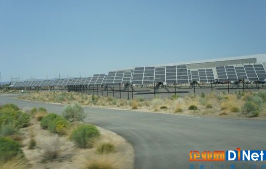 俄勒冈州 普林维尔数据中心太阳能发电板