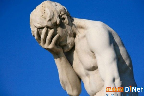 Paris_Tuileries_Garden_Facepalm_statue-800x534.jpg