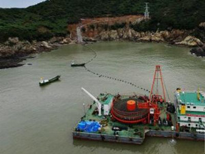 浙江首个海上风电场220千伏海缆敷设成功