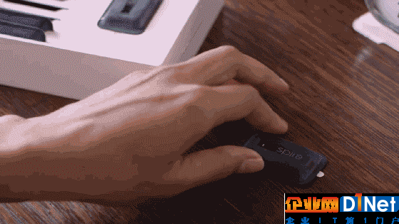 Spire智能标签 藏到衣服里就能追踪健康数据