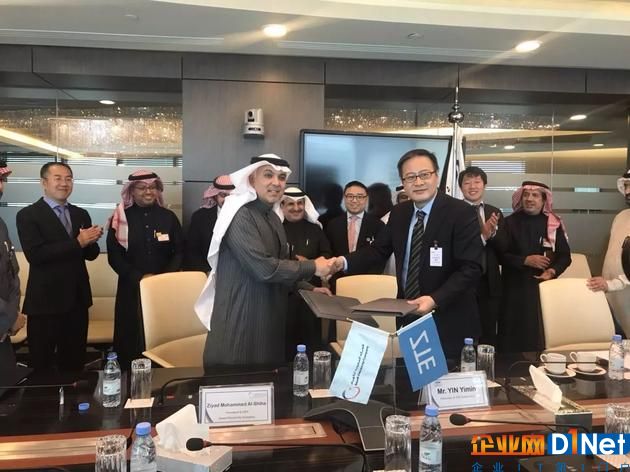 中兴通讯董事长殷一民和沙特电力公司CEO沙哈共同签署了战略合作协议
