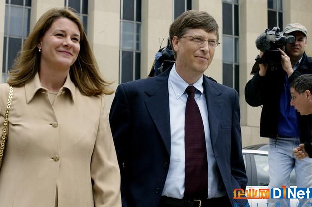 2002年，比尔·盖茨出现在位于华盛顿联邦法院举行的反垄断听证会上