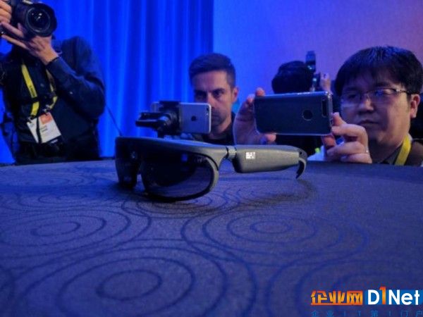 10纳米8核骁龙835亮相 这货还支持X86的Win10