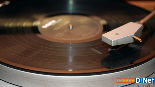 60年从奢侈变必须 半导体完胜存储记 