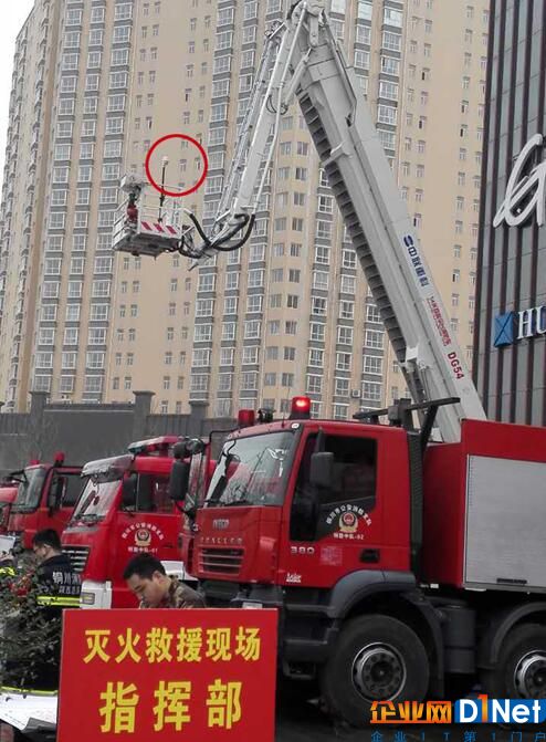 演习中使用的华平登高车图像终端（图中红圈处）