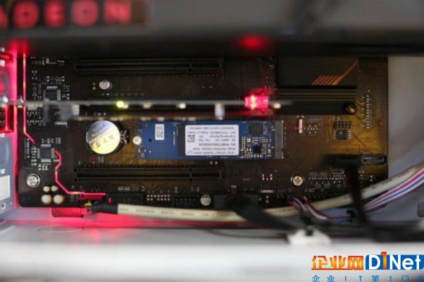 Intel傲腾内存加速实测：硬盘像磕了药一样猛飙