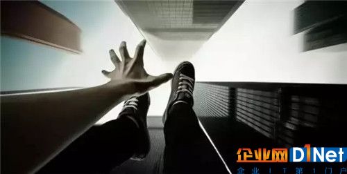 网络上存在着这样一种群组，主要讨论自杀的方式，鼓吹、教唆他人集体自杀。群中有人留言觉得生活不如意、觉得自己无用、自卑，因而感到没有生存意义，甚至有人相约寻死日期。更有自杀经验的“过来人”详细描述整个自杀过程。