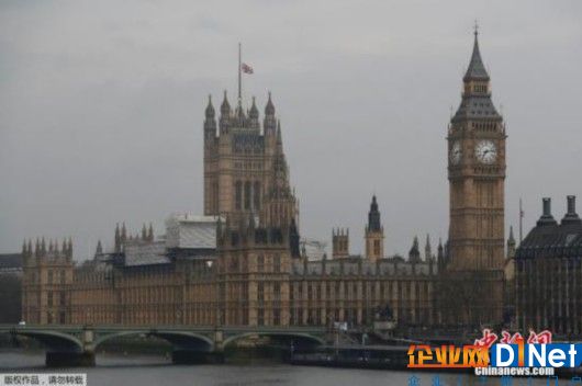 英国国会附近街道依然处于封锁状态，警方建议民众23日出行避开该区域。