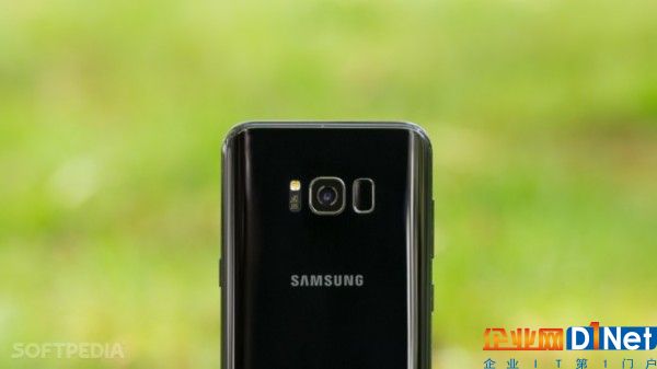 samsung-paying-hackers-up-to-200-000-to-breach-its-devices-517639-2.jpg