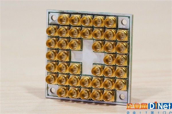 Intel交付17量子位超导芯片：速度是酷睿i7 6万倍