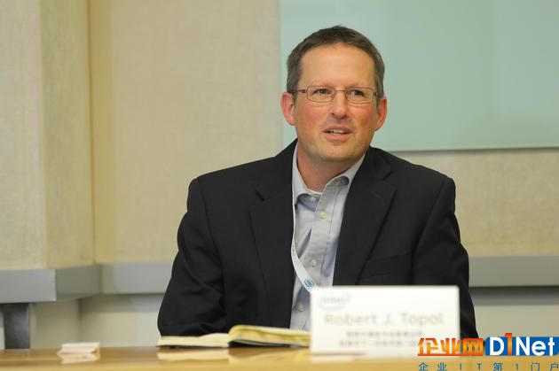 英特尔通信与设备事业部总经理Robert J. Topol