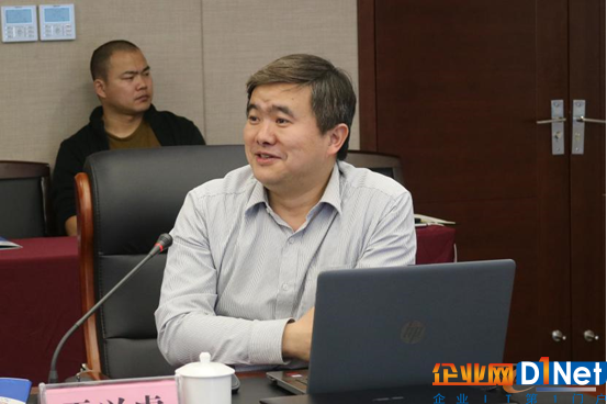 智研院副院长黄培博士讲解项目总体实施方案