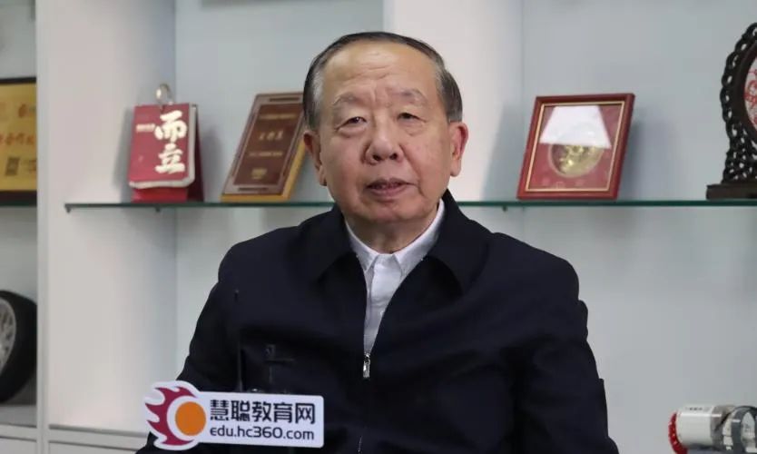 探索·融合·应用，荣耀铸就前行，向教育先锋致敬