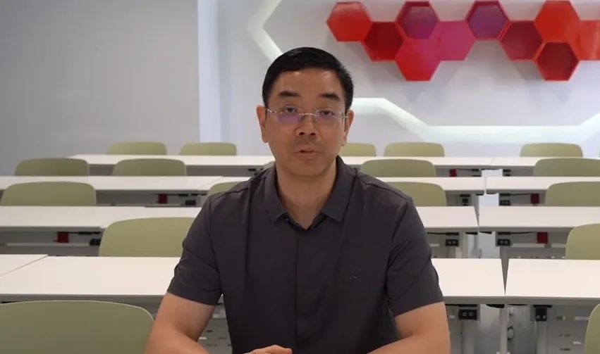 探索·融合·应用，荣耀铸就前行，向教育先锋致敬